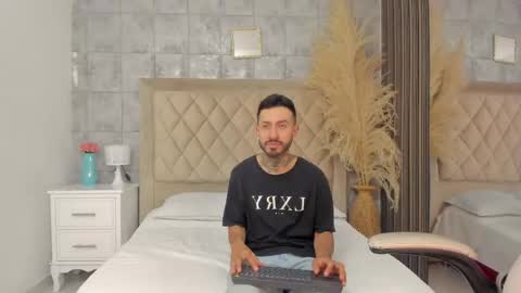 stevenandlaura_ online show from May 19, 8:49 pm