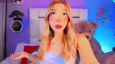 Steisee Reyes online show from September 12, 9:11 am