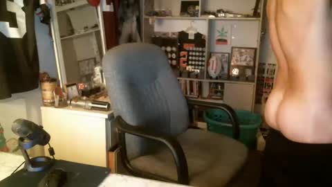 Snapshot of stickey4areason chatting on December 24, 3:49 am stickey online show from December 24, 3:49 am