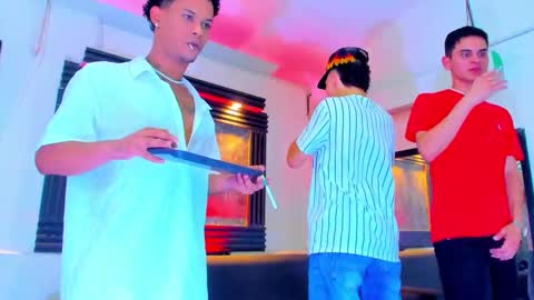 friends online show from October 3, 4:21 am