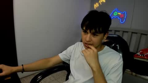 Stiwen online show from November 28, 4:03 pm