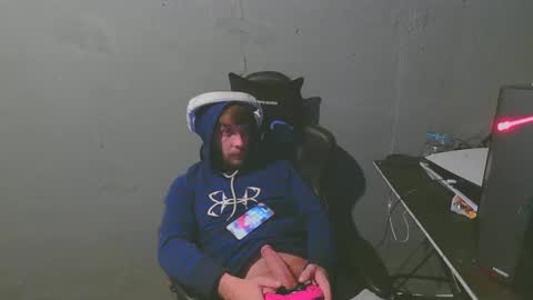 stonedpanda77 online show from January 11, 7:17 am