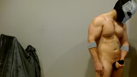 straightstudshowing92 online show from February 4, 2:10 pm