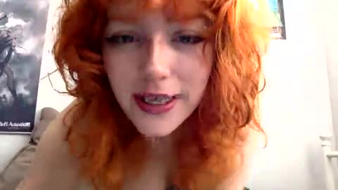 strawb3rrymilkk online show from November 2, 7:25 pm