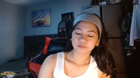 Kisses online show from March 23, 8:30 am