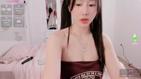 Snapshot of strawberry_loveee chatting on October 15, 5:22 am strawberry_loveee online show from October 15, 5:22 am