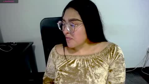 strawlux online show from March 18, 7:03 am