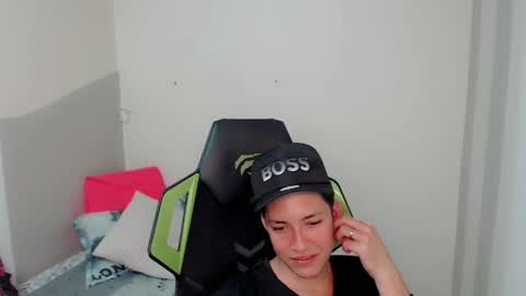 Street online show from April 7, 8:33 pm