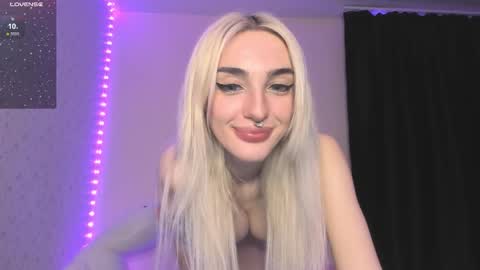 Chloe online show from December 18, 3:18 pm