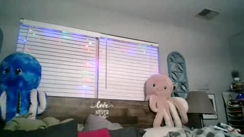 succubus1982 online show from December 23, 1:23 am