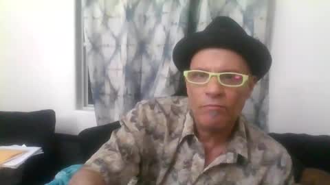 Snapshot of suckitu812 chatting on March 6, 10:09 am SUCKITU812 online show from March 6, 10:09 am