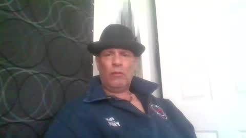 Snapshot of suckitu812 chatting on March 3, 11:24 pm SUCKITU812 online show from March 3, 11:24 pm