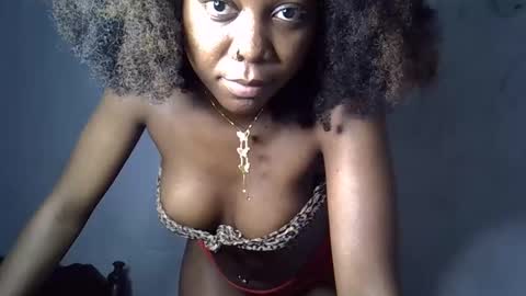 sugarluna001 online show from April 28, 7:18 pm