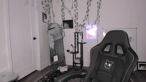 Ella online show from May 16, 3:14 am