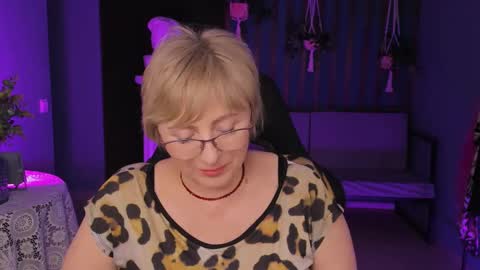 Vivien online show from March 12, 6:11 pm