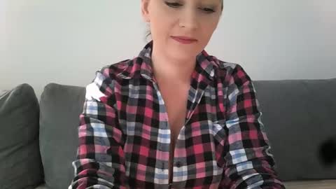 SugarYas online show from February 25, 9:31 am