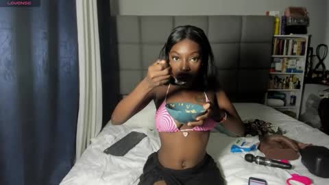 suhaila_suu online show from March 25, 12:28 am