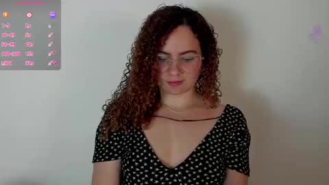 Snapshot of sultrysecrets_ chatting on October 1, 7:46 pm Ann online show from October 1, 7:46 pm
