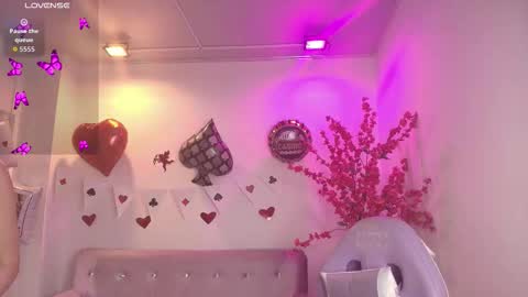 summer_miller online show from February 24, 11:24 am