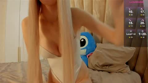 sun_shyy online show from April 6, 7:04 pm