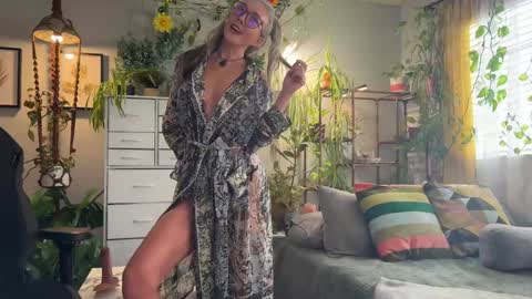 Hi Im Sunnie - Next show Friday August 1 online show from November 4, 5:03 pm