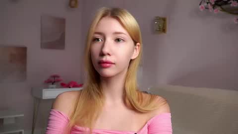 Lily online show from March 12, 2:43 pm