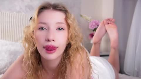 Lily online show from May 9, 2:45 pm