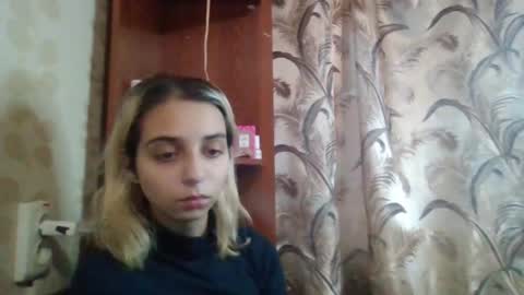 sunny__sue online show from December 3, 7:49 am