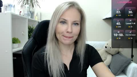 Snapshot of sunny_bunny6 chatting on October 20, 5:01 am Naomi online show from October 20, 5:01 am