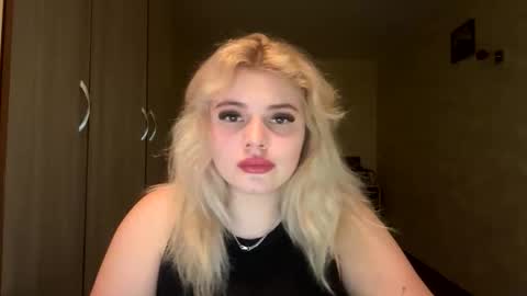 sunshinyflash online show from December 4, 7:13 pm