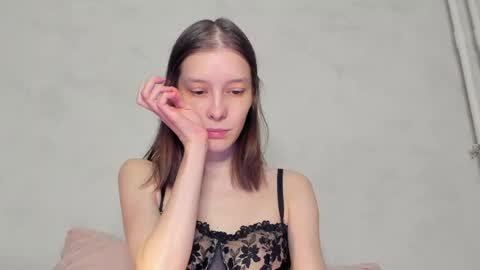 Una online show from May 21, 8:59 pm