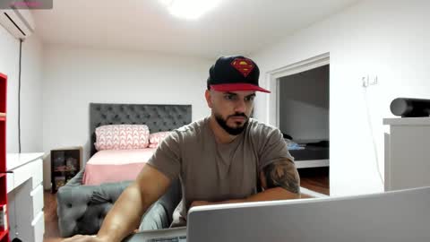 supermanboyxxl online show from November 11, 7:10 am