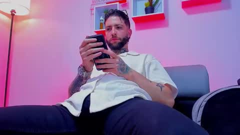 supreme_alpha_ online show from November 28, 10:17 pm