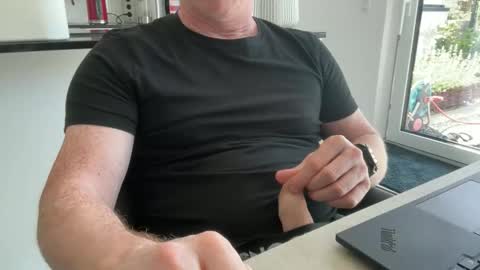 surfstar81 online show from April 28, 9:13 am