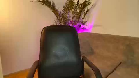 Snapshot of susana_hank chatting on October 15, 10:10 pm susana online show from October 15, 10:10 pm
