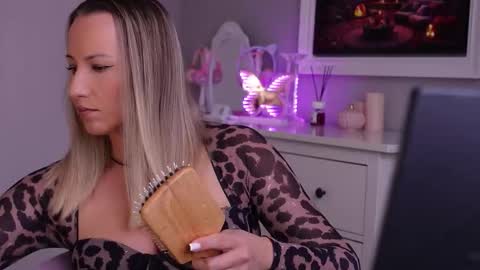 SusanJewel online show from October 26, 11:11 am