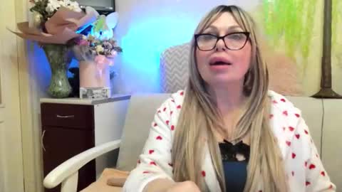 SusiexNoreen online show from April 29, 1:16 pm
