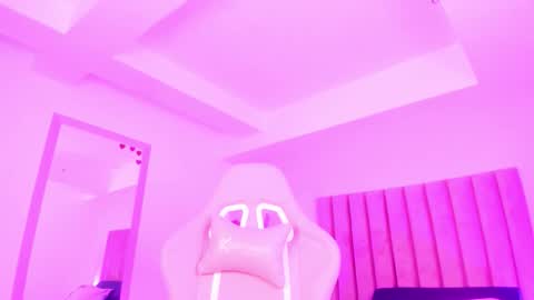 Sussan Nicole  online show from November 11, 12:40 pm