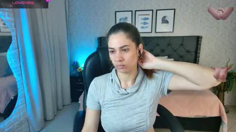   online show from December 4, 12:52 pm