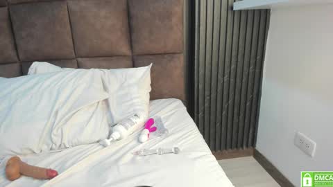 sussy_vixen online show from October 9, 9:09 pm