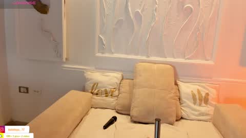 Suzy online show from January 6, 11:42 pm