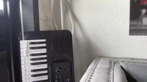 Suzy online show from April 13, 9:30 pm