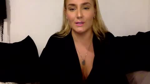 Swedish Candii online show from January 18, 4:37 am