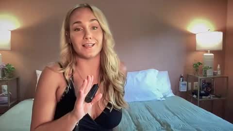 Swedish Candii online show from November 14, 9:27 pm