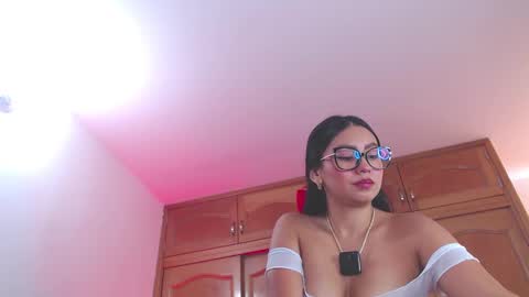 Snapshot of sweeet_amy chatting on February 19, 8:52 pm Amy  IG sweeet amy0 online show from February 19, 8:52 pm