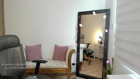 Evangeline online show from March 12, 7:58 pm