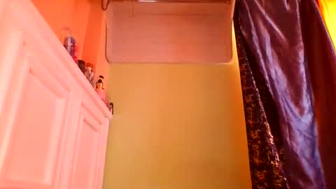 sweet52537 online show from April 6, 7:31 am