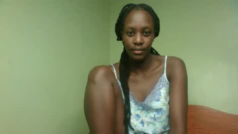 Petite Queen online show from January 16, 12:01 am