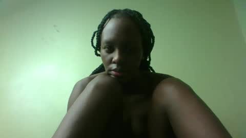 Petite Queen online show from January 17, 7:30 am