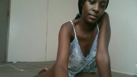Petite Queen online show from February 13, 3:35 pm